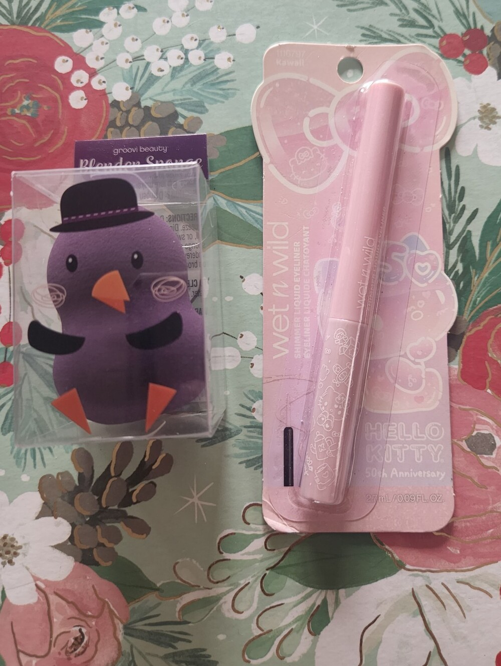 NIB Hello Kitty 50th Anniversary Eyeliner & Groovi Beauty Sponge